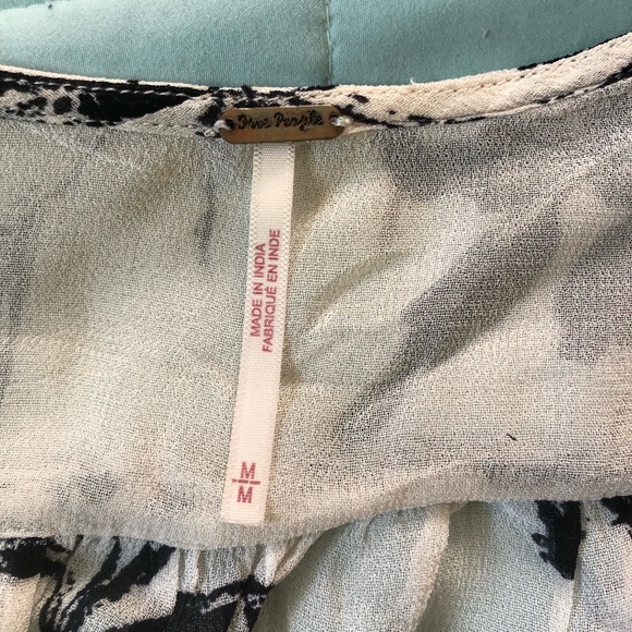 Free People creamy white long sleeve crop with buttons and black floral pattern - Picture 3 of 6